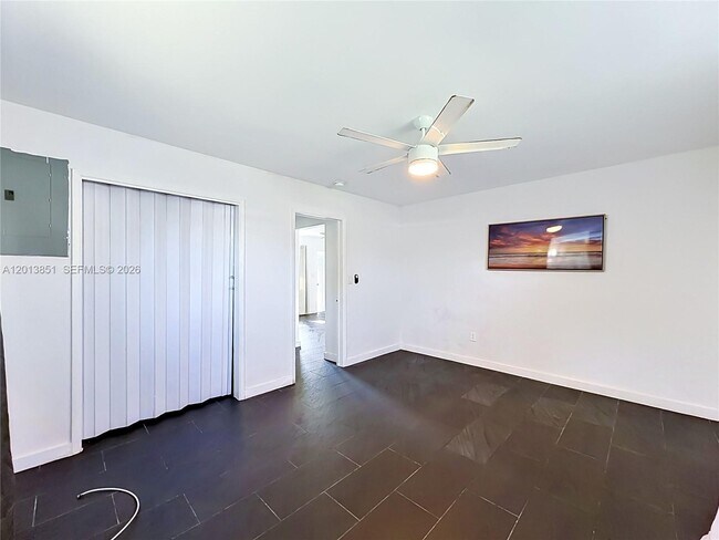 Building Photo - 391 NE 42nd Ct