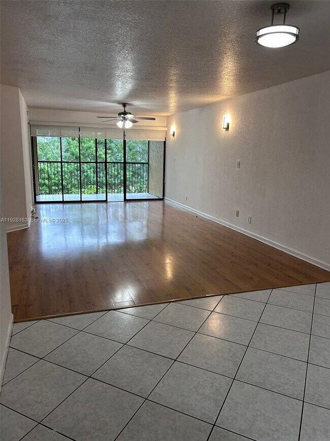 Building Photo - 2997 Riverside Dr