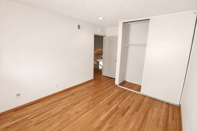 Building Photo - Spacious Corner Lot Home in Desirable Ventura Neighborhood!
