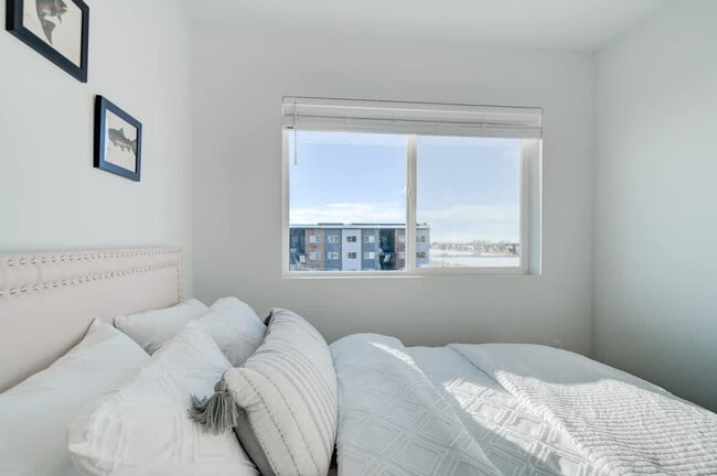 Building Photo - 5242 Fallon St