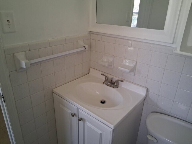 Building Photo - 4529 Lasalle Dr