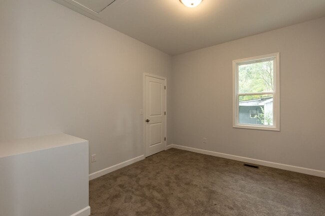 Building Photo - BEAUTIFUL Two Bedroom Home!