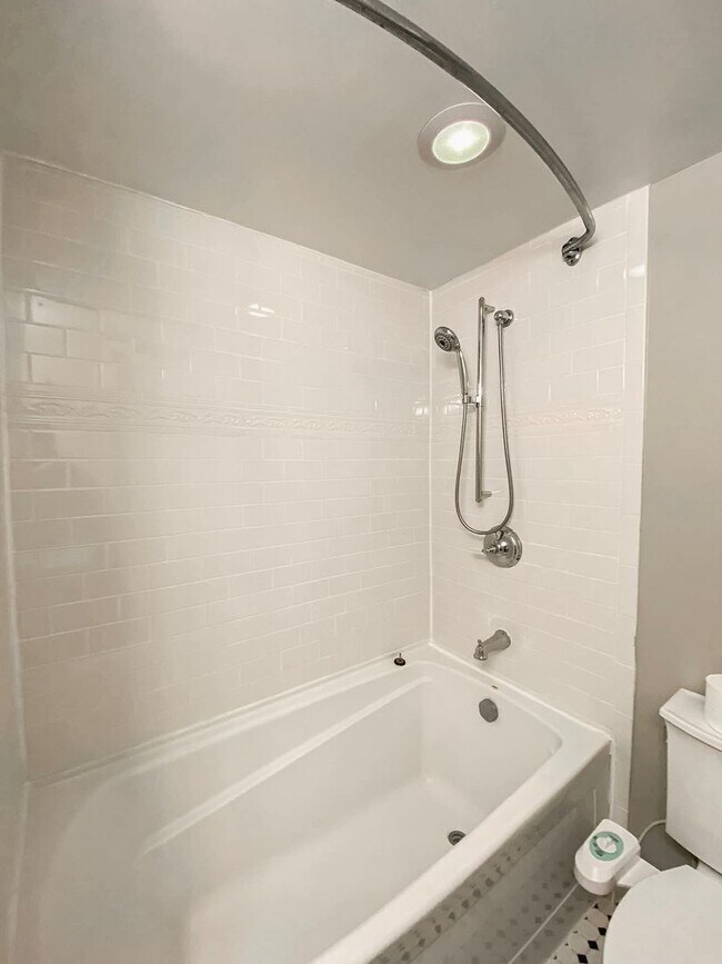 Building Photo - Charming 3 Bedroom, 2 Bath Home in Welcoming Warwick Village