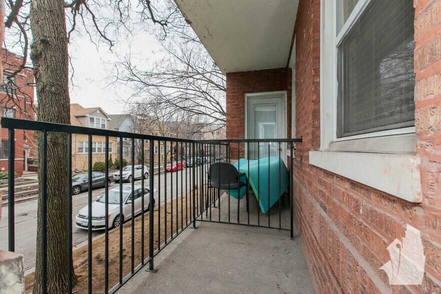 Building Photo - 2540 W Leland Ave
