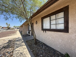 Building Photo - 2 bed 1 bath with a garage BHCRENT.COM