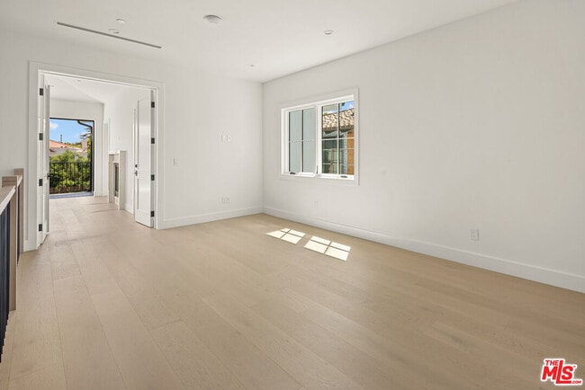 Building Photo - 306 S Anita Ave