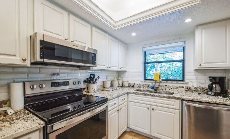 Building Photo - 104 Capri Isles Blvd