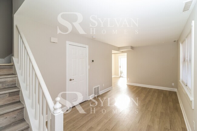 Building Photo - Updated 3BR home in Crownsville available now!