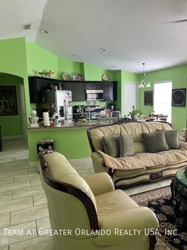 Building Photo - 197 Maple Dr