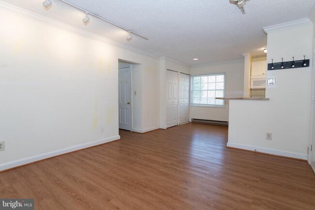 Building Photo - 1612 W Abingdon Dr