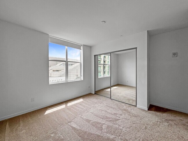 Building Photo - Modern 2BD/2BA Condo in North Park W/ High...
