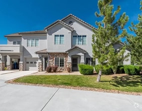 Building Photo - Charming Ranch Style 2 bedroom, 2 bathroom...