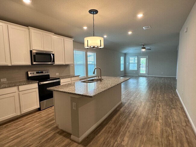 Building Photo - Beautiful 3bd/2ba in Meyers Landing Subdivision