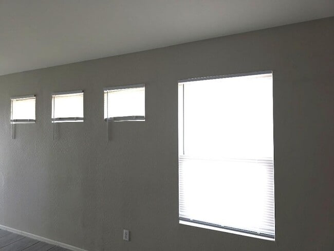 Building Photo - 9927 W Southgate Ave