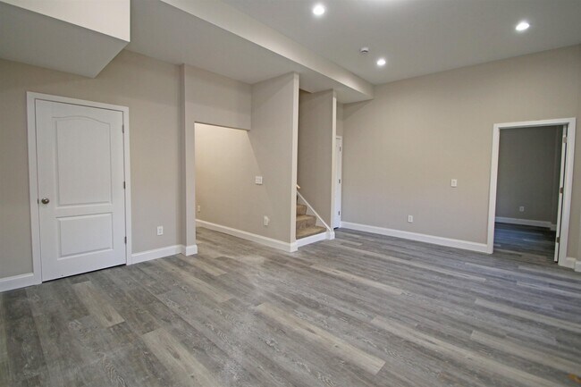 Building Photo - 2060 Willow Hill Dr