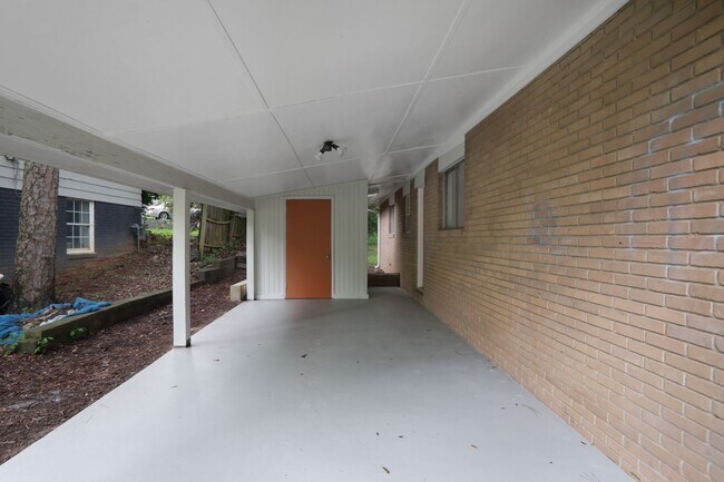 Building Photo - 2200 Camp Ground