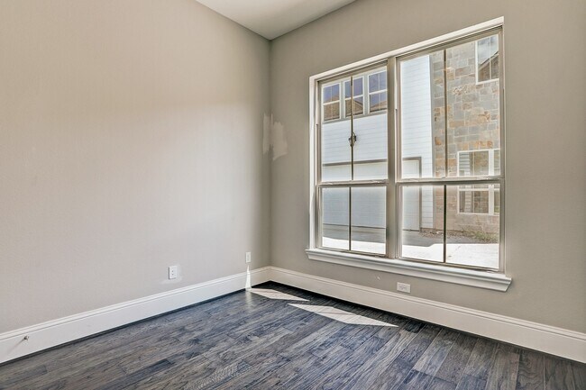 Building Photo - 4851 Benning Dr