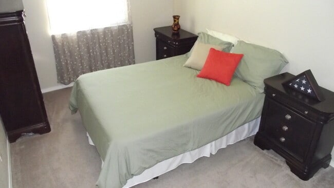 Building Photo - Northeast El Paso/Sandstone Ranch 4 bed with Refrig A/C!