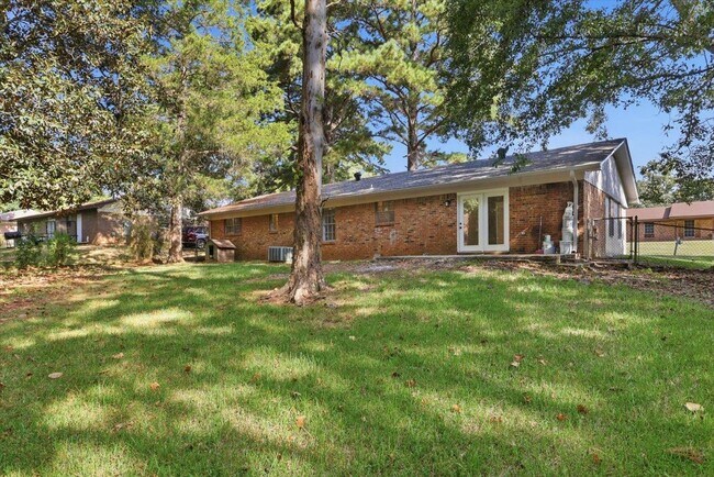 Building Photo - 2549 Jennifer Dr