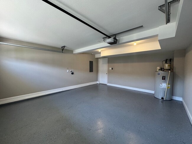 Building Photo - Gorgeous Single Family Home