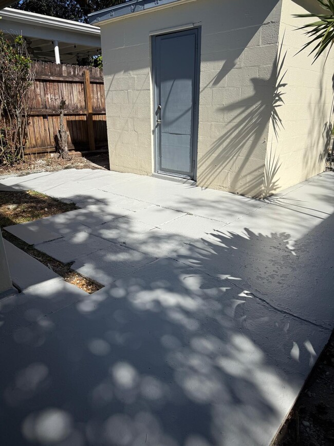 Building Photo - 622 N L St