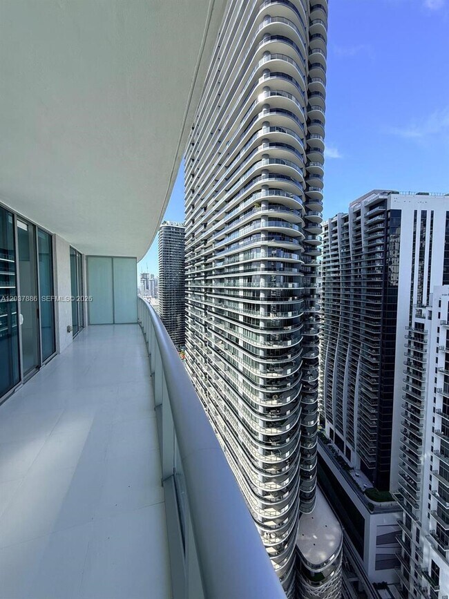 Building Photo - 1100 S Miami Ave