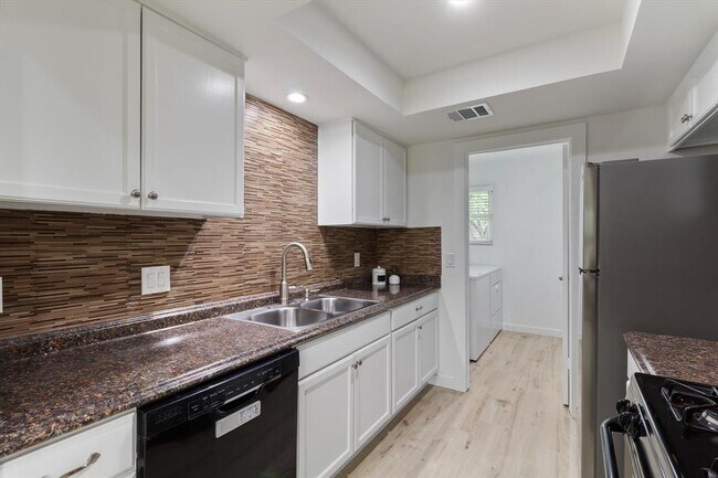 Building Photo - 7811 Croftwood Dr