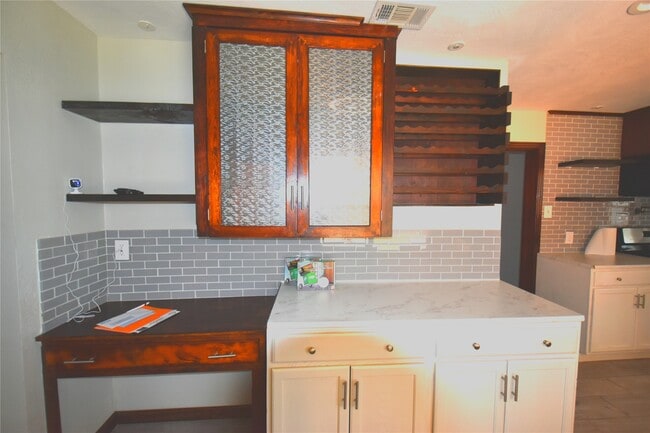 Building Photo - 5602 Tallow Ln