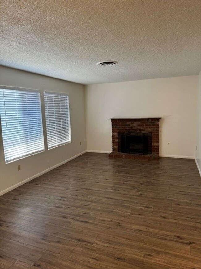 Building Photo - 3408 Kapral Way