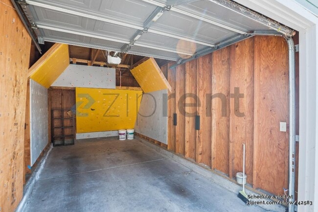 Building Photo - 714 Waterford Pl