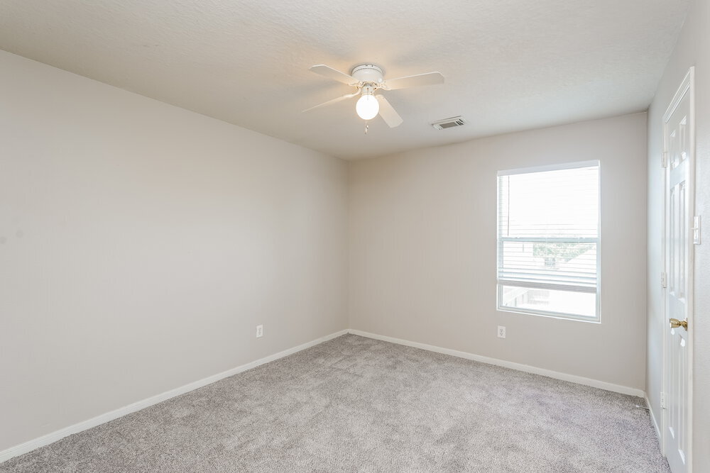 Building Photo - 18423 Knob Hill Lake Ln