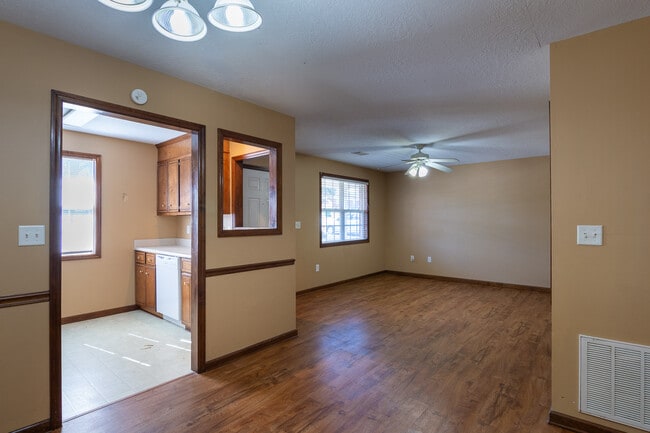 Building Photo - 303 6th Ave