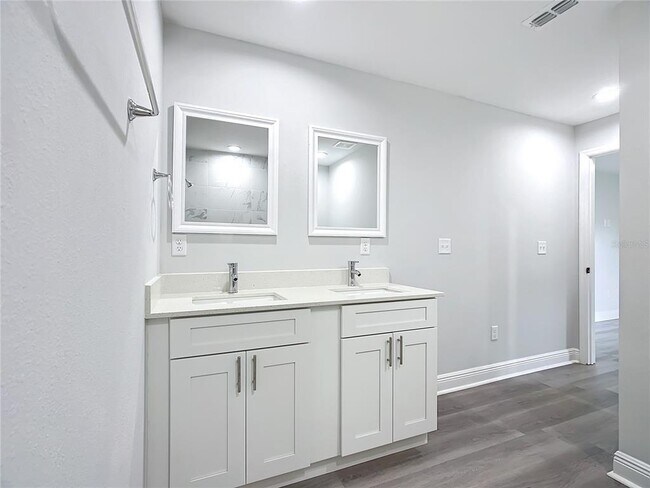 Building Photo - 13609 Markhan St
