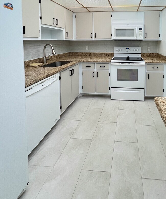 Building Photo - 806 Cypress Grove Ln