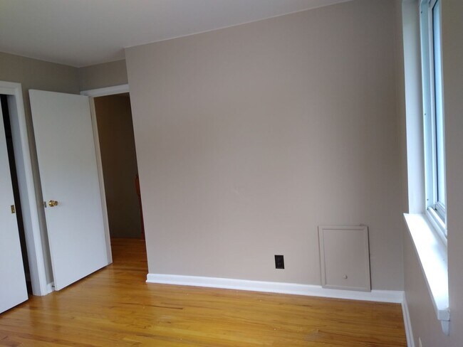 Building Photo - Stunning 4 bedroom 2 bath Virginia Village...
