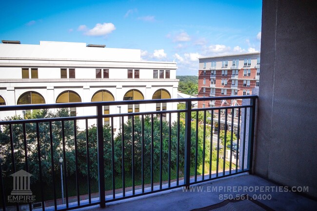 Building Photo - Downtown Condo in The Tennyson