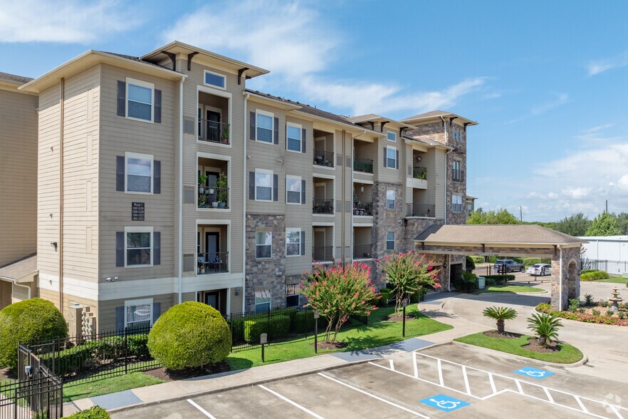 Primary Photo - West Oaks Village Senior