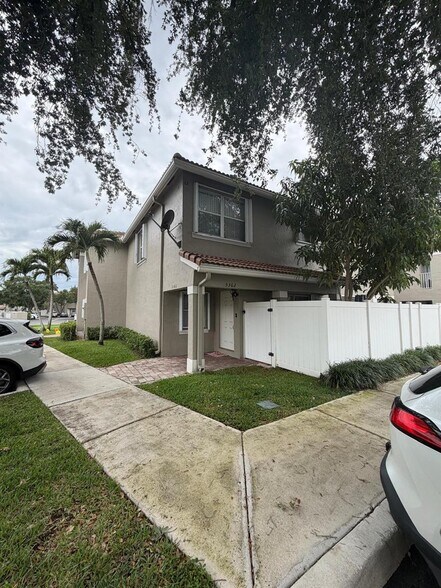 Building Photo - 5362 SW 125th Ave