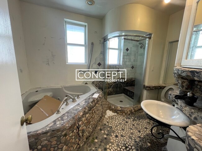 Building Photo - 54 Lawn St