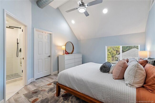 Building Photo - 310 SE Denver Ave