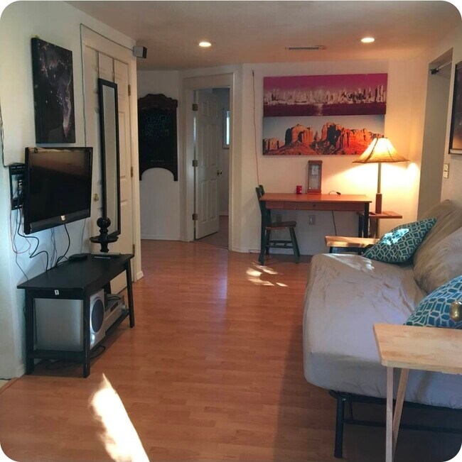 Building Photo - 2-112 S Florence St