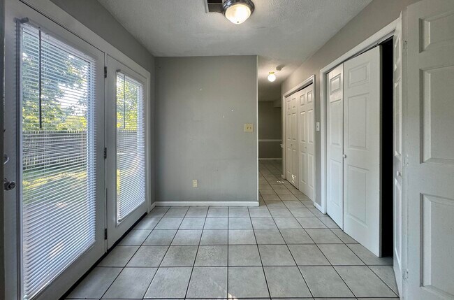 Building Photo - 344 Stonegate Way