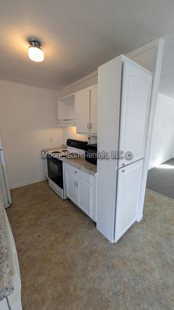 Building Photo - Cedar Hill Cir - Duplex