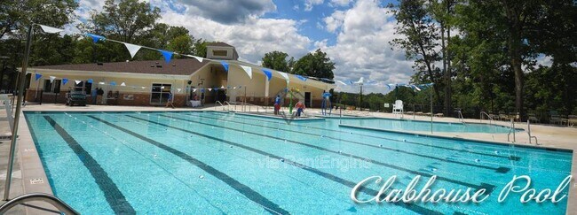 Building Photo - 102 Monroe St