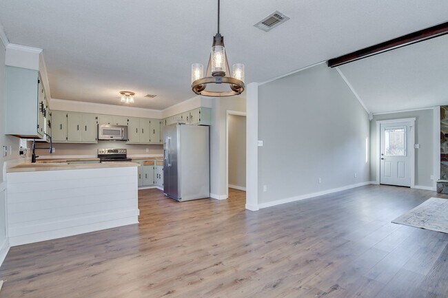 Building Photo - 4 Bedroom Ranch in Columbia County