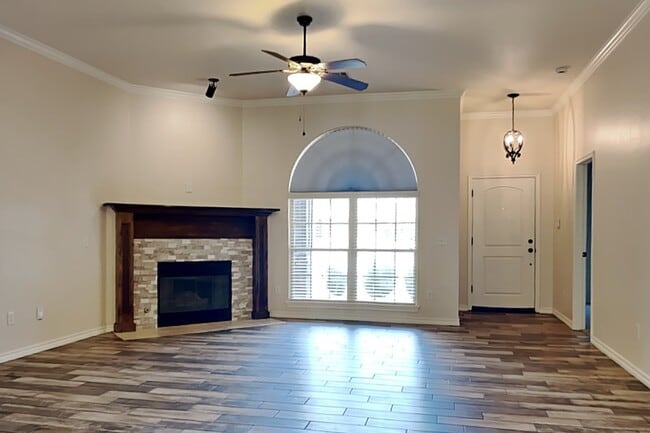 Building Photo - 12505 Edison Dr