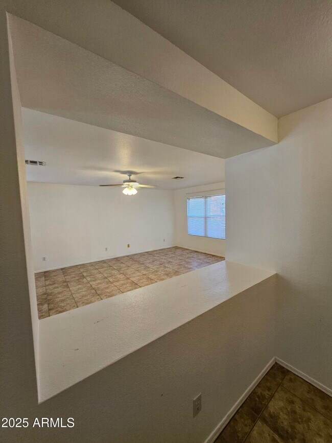 Building Photo - 674 W Kingman Loop