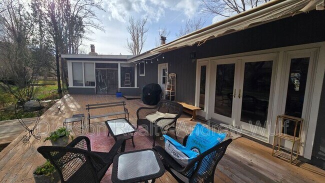 Building Photo - 22882 Carriage Dr