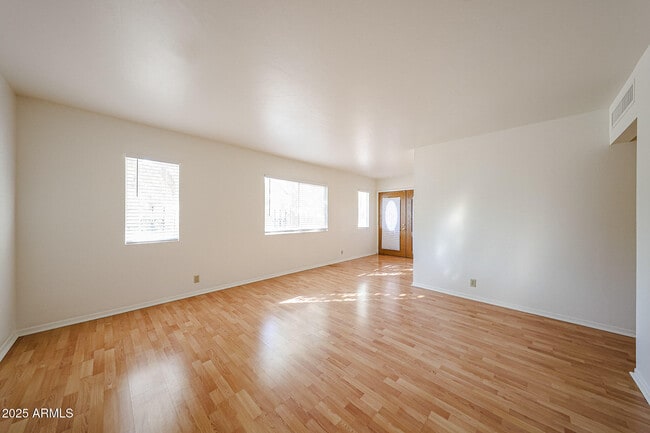 Building Photo - 2324 West Myrtle Ave