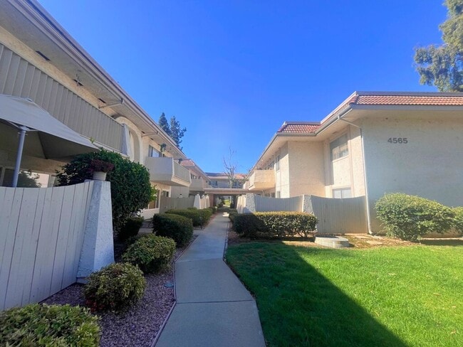 Building Photo - Cozy 2-Bedroom Condo in La Verne